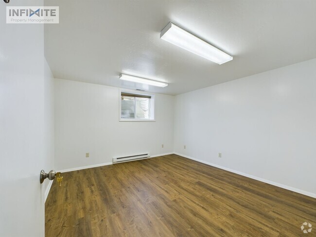 Building Photo - Executive Office Suites Starting at $700 Rental