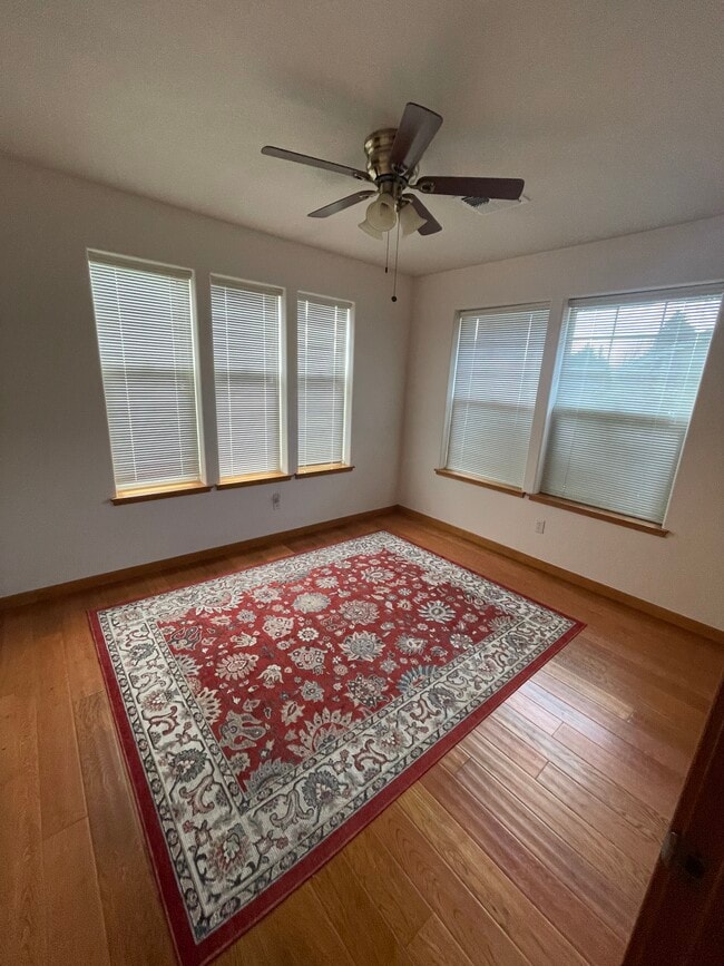 Photo - 919 Schaefers Ln