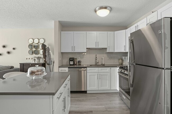 Photo - 642 N State St