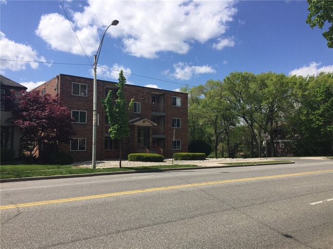 Building Photo - 3044 Sandwich St. Unit 201