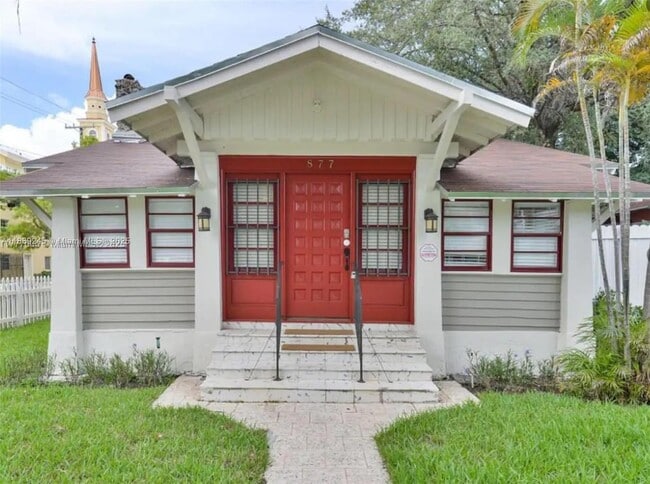 Photo - 877 SW 2nd St House