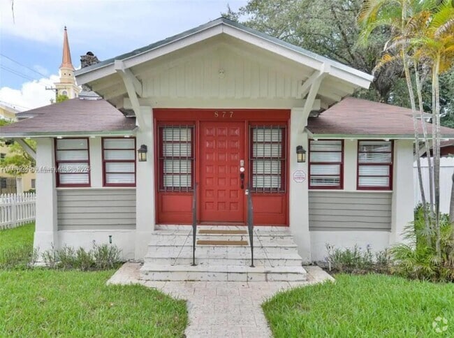 Building Photo - 877 SW 2nd St Rental