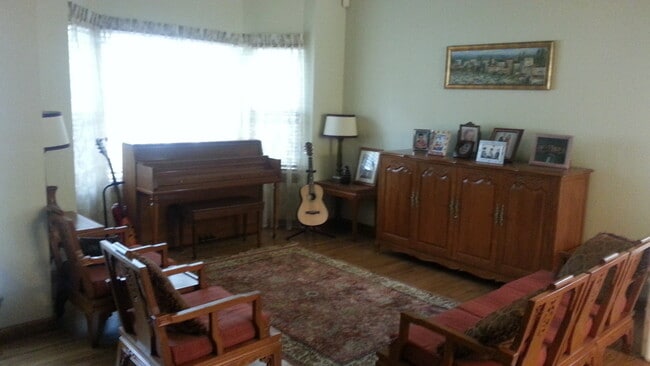 Photo - Gorgeous Home For Rent in Briargate