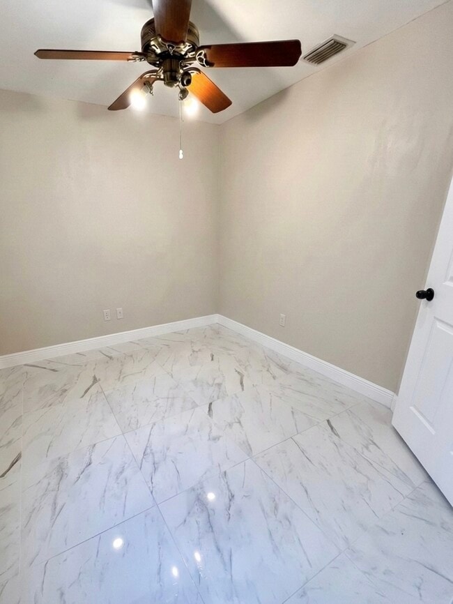 Photo - 355 Springdale Dr