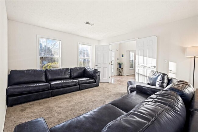 Photo - 2034 Locksley Terrace