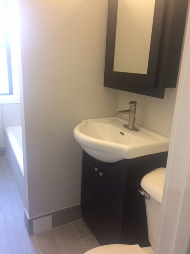 Photo - 1952 W Wilson Ave Unidad 2B