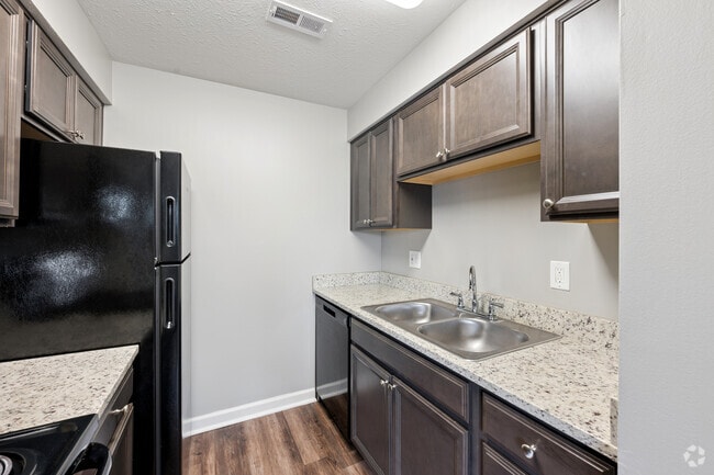 Newport 1BR, 1BA - 595SF - Kitchen