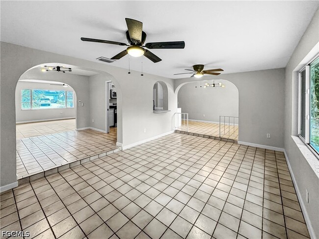 Building Photo - 206 SE 46th Ter