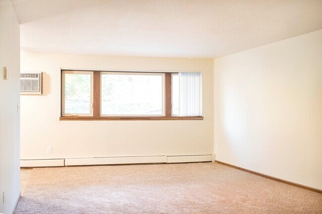 Photo - Glenbrook Apts.