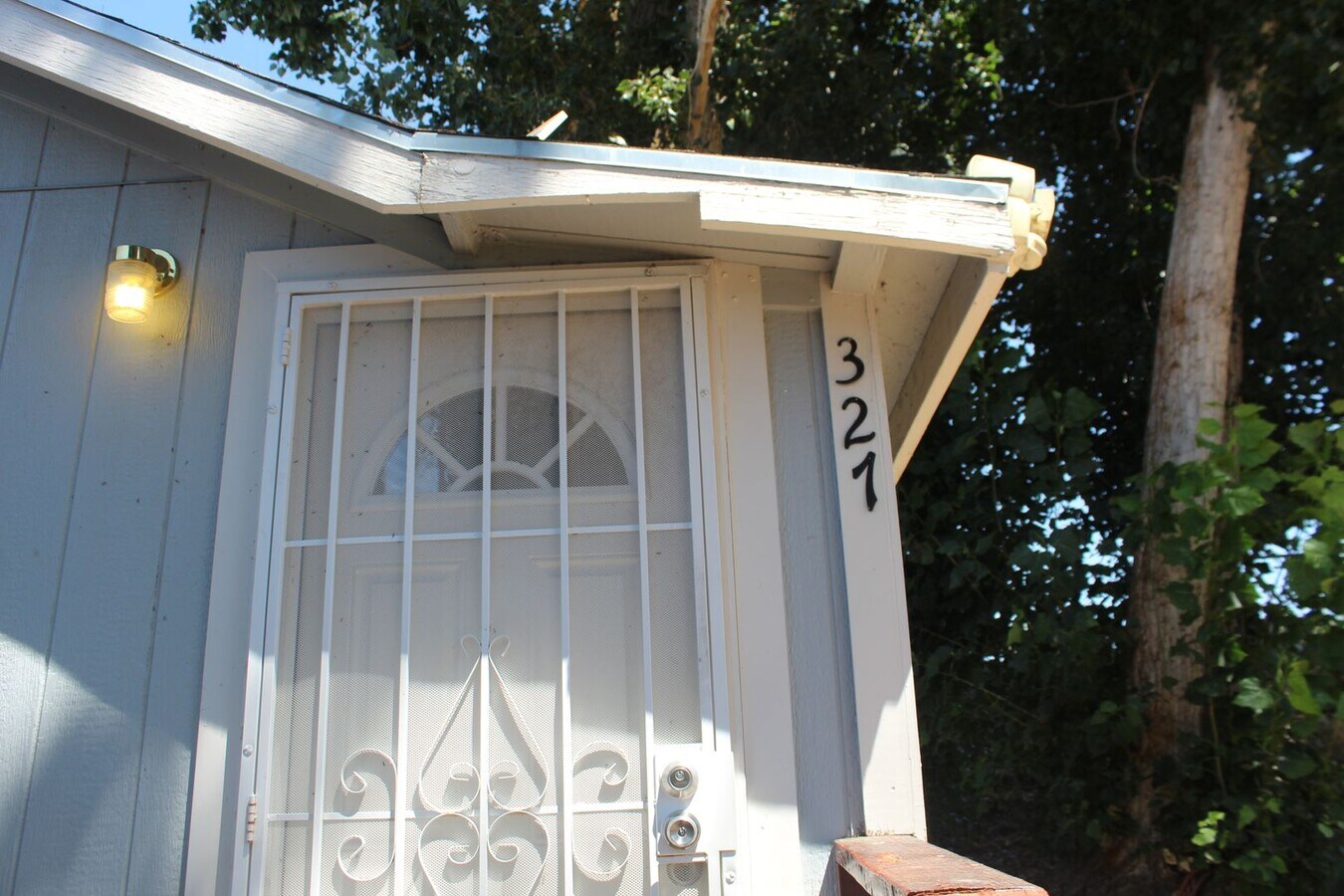 Photo - 327 Division St