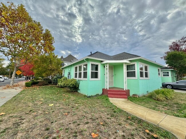 Photo - 950 Seymour St