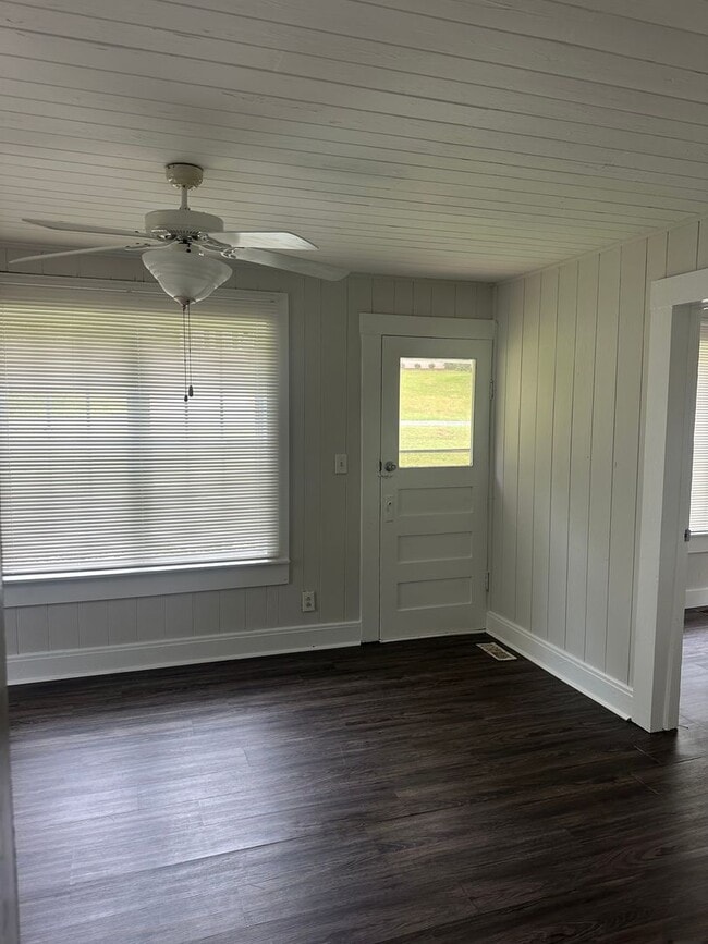 Photo - Charming Home in Downtown Flowery Branch!