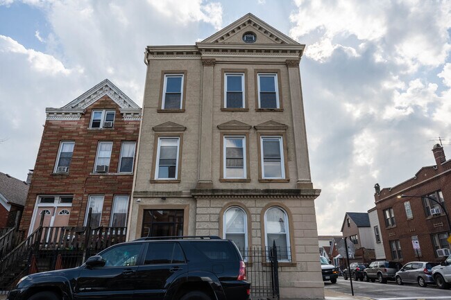 Building Photo - 2031 W 23rd St Unit 4 Rental