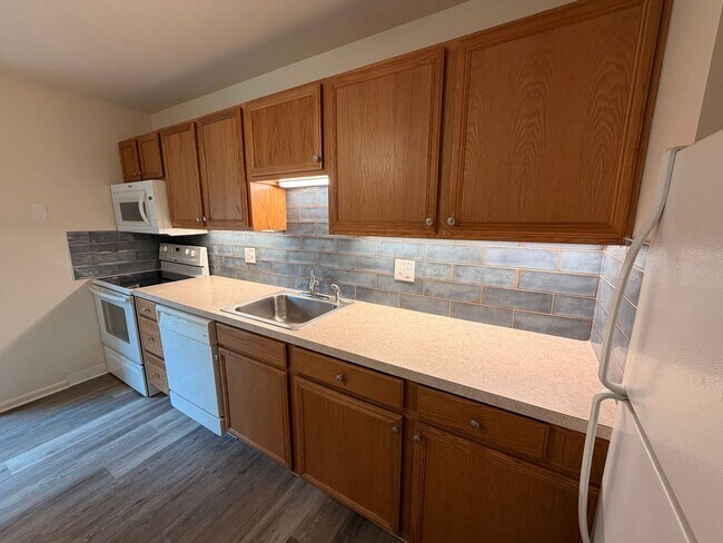 Photo - 2 Bedroom, 1 Bath, Spacious Apartment For Rent with Washer and Dryer Unit 83C