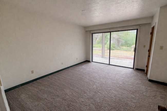 Photo - 940 Tennis Way