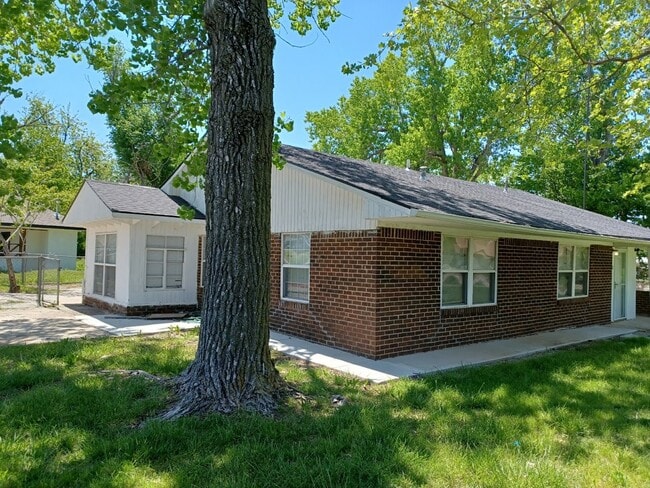 Photo - 1600 Breckenridge Dr