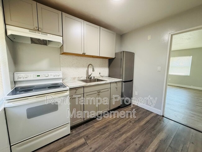 Photo - 637-637 17th Ave S