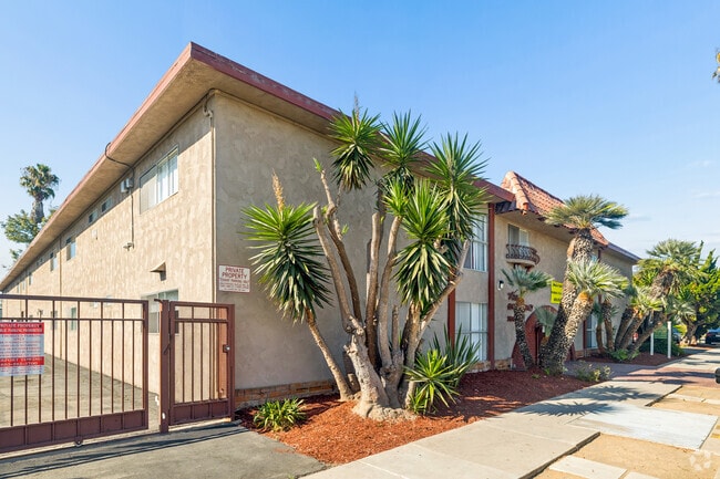 Primary Photo - Villa Monterey Apartments