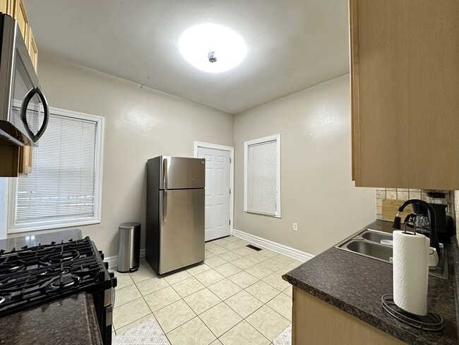 Photo - 716 N Elizabeth St Unidad J00P