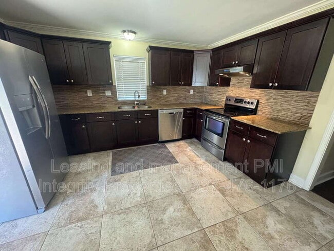 Photo - 834 Vatican Rd