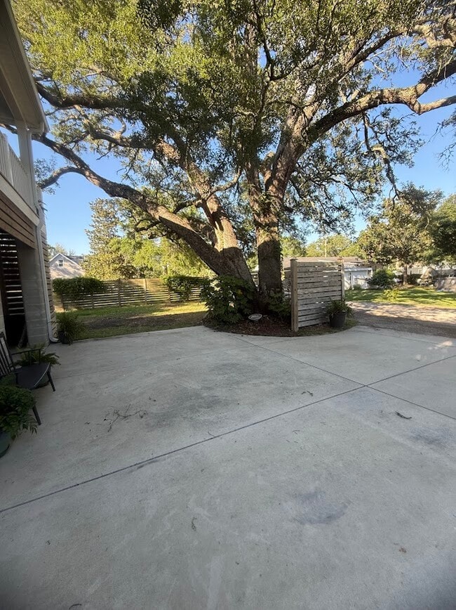 Photo - 406 Caverly Ln