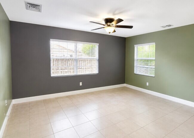 Photo - 712 NE 3rd Ave