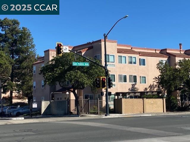 Building Photo - 1000 Evergreen Ter Unit 1303