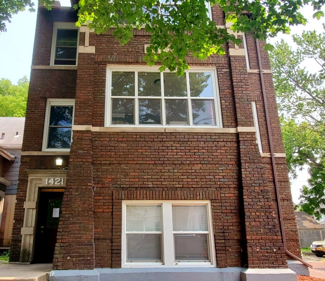Photo - 1421 N Main St Apartment Unit 1421 #4