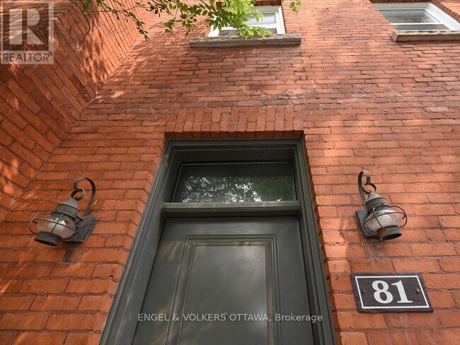 Photo - 1 - 81 THIRD AVENUE