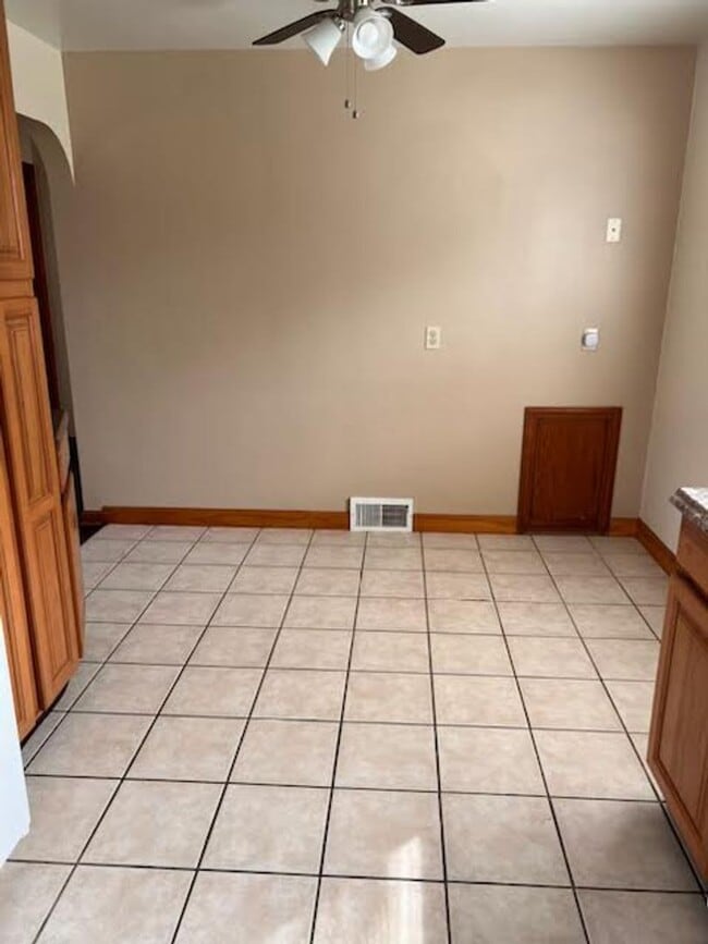 Photo - 864 Gary Ave SE