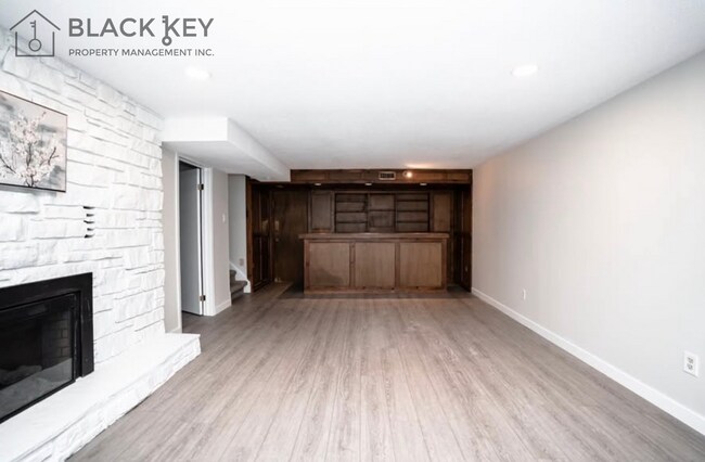 Photo - 107 Edgehill Crescent