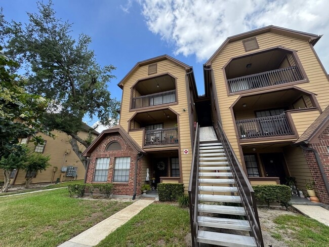 Photo - Altamonte Springs Top Floor Condo ~ Gated Waterfront Community ~ Must See! Unit 303