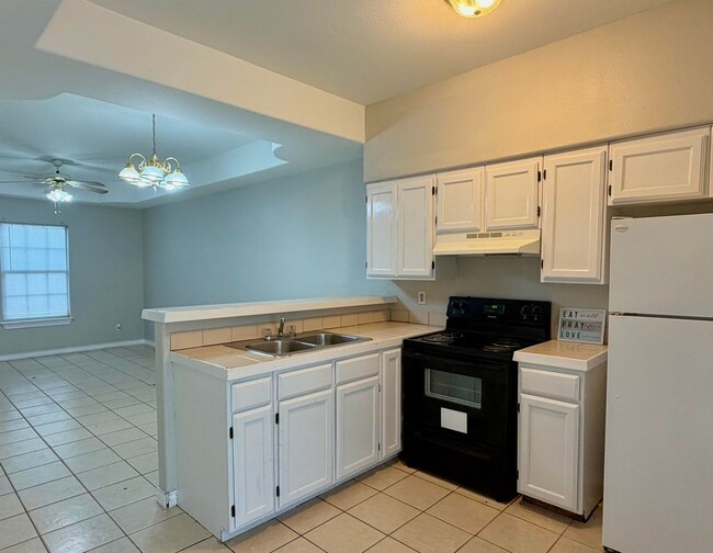 Photo - 2005 Cross St