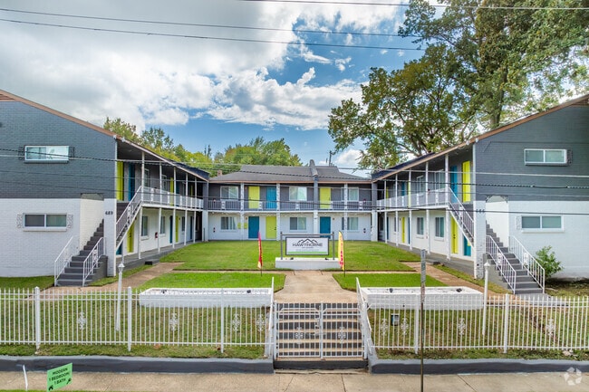Hawthorne on Adams Apartments