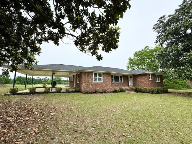 Building Photo - Move in ready! Fully Renovated with attent... Rental