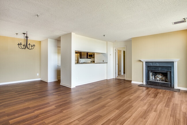 Living and dining - Residences at Rio