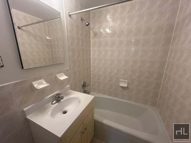 Photo - GRAND CENTRAL PARKWAY Unit 6H