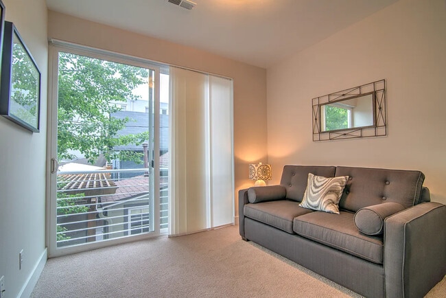 Photo - 2945 Umatilla St