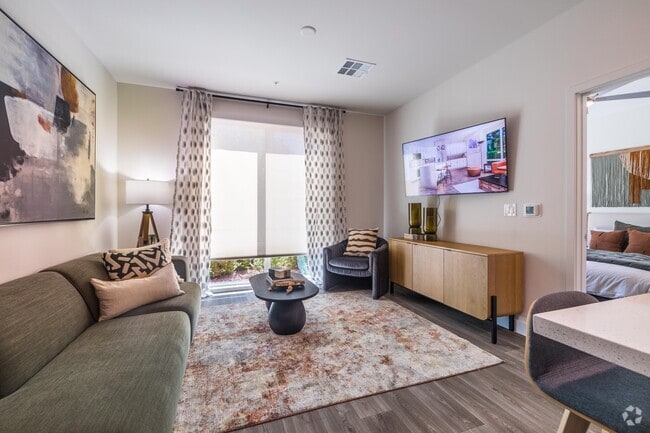 1 BR, 1 BA - 756SF