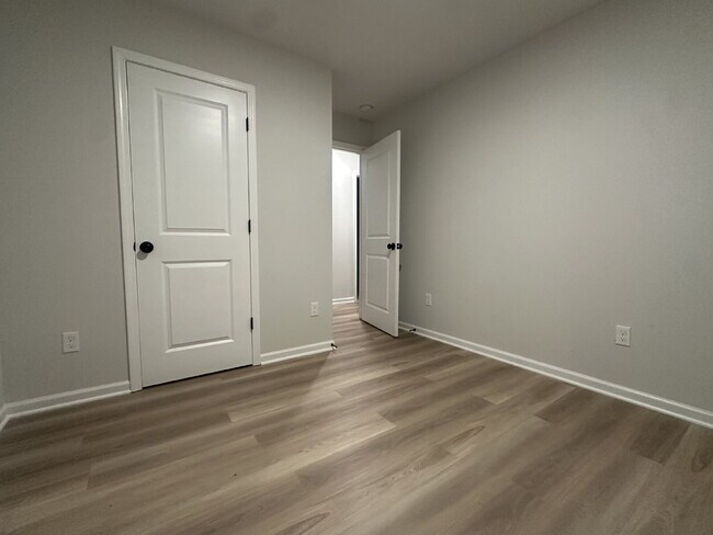 "Charming 4-Bedroom Retreat with 2 Baths on Suncrest Drive – Spacious 1,220 Sq. Ft. Gem in Memphis!"