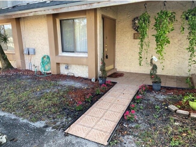 Building Photo - 200 Wimbledon Lakes Dr Unit 200