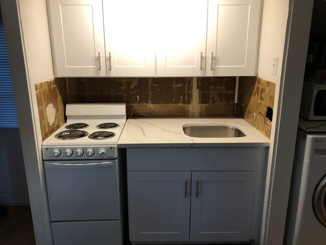 Building Photo - 5 Danvin Ct Unit 5C Danvin Court