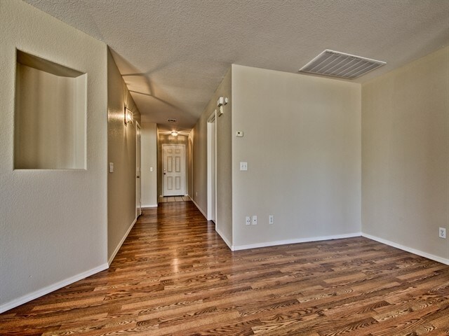 Photo - 2040 S 72nd Ln