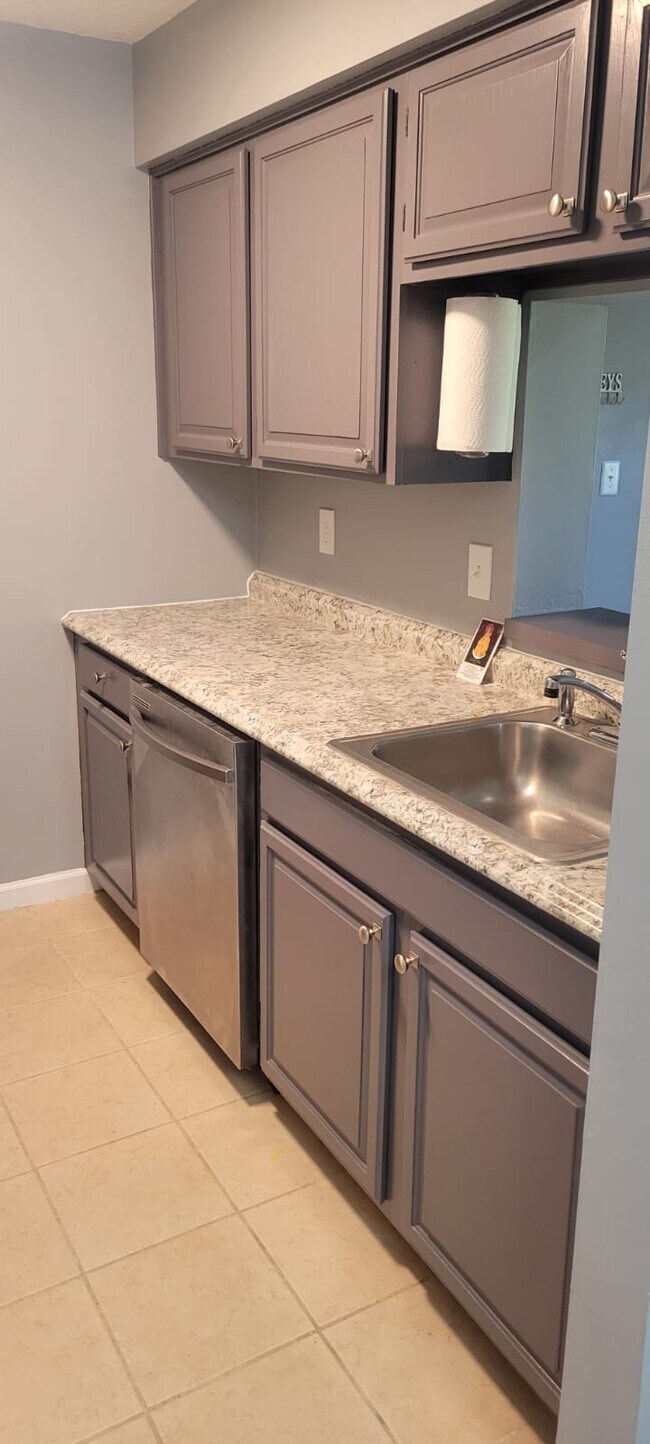 Building Photo - 1811 Ravens Crest Dr Unit 1811