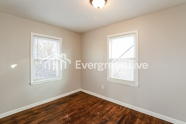 Photo - 7409 Walrond Ave