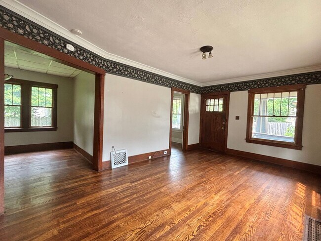 Photo - 819 Hoffman Ct