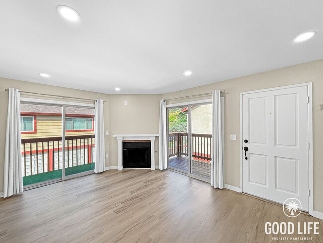 Photo - Stunning 3BD/2BA 2nd Floor Condo in Chula Vista W/ A/C, W/D, 2 Balconies, Community Pool & Spa! Unit 3