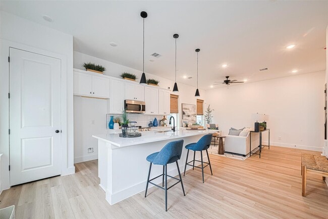 Photo - 9433 Pembrook St