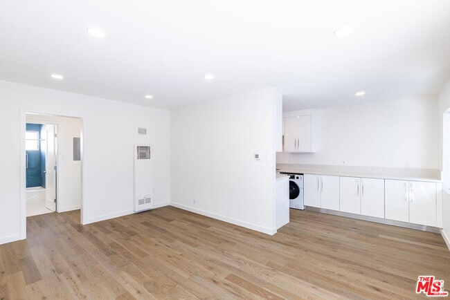 Building Photo - 1026 6th St Unit A Rental