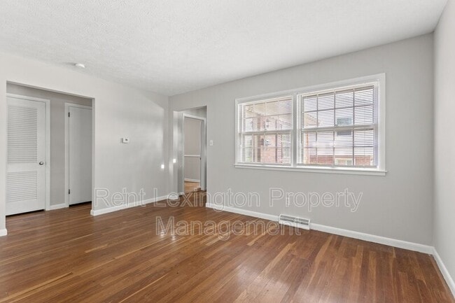 Photo - 2125 Talisman Rd